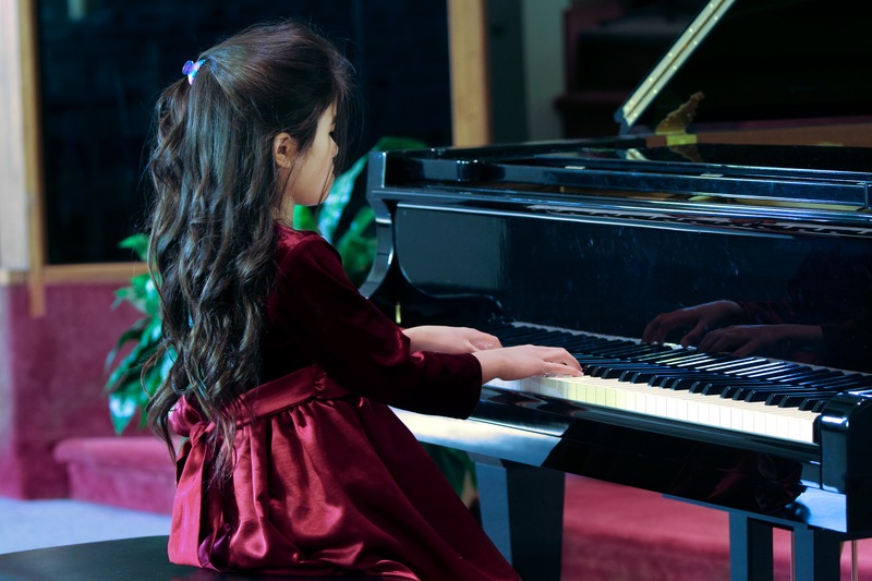 Unlocking Your Musical Potential: Determining the Best Age to Start Piano Lessons in 2023 for Your Child or Yourself