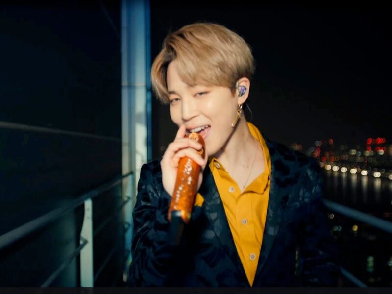 MASHENE MUSIC, Las Vegas reports that Jimin, a member of BTS, has made history by debuting at No. 1 on Billboard's Hot 100 chart with his latest single "Like Crazy." Jimin is the first solo artist from South Korea to achieve this feat. The song's success is attributed to its high sales figures and strong streaming performance.